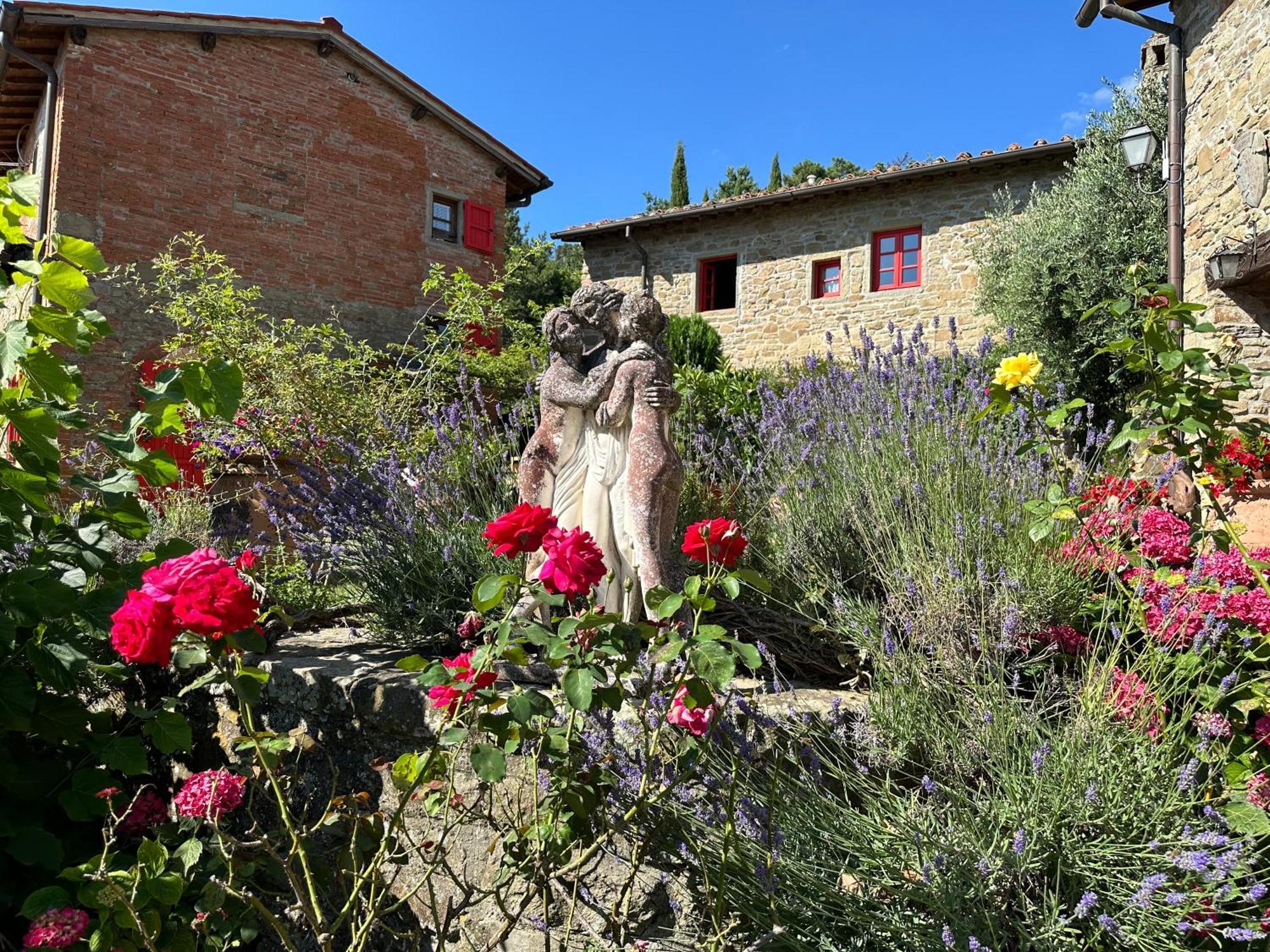 Borgo La Capraia Country house *