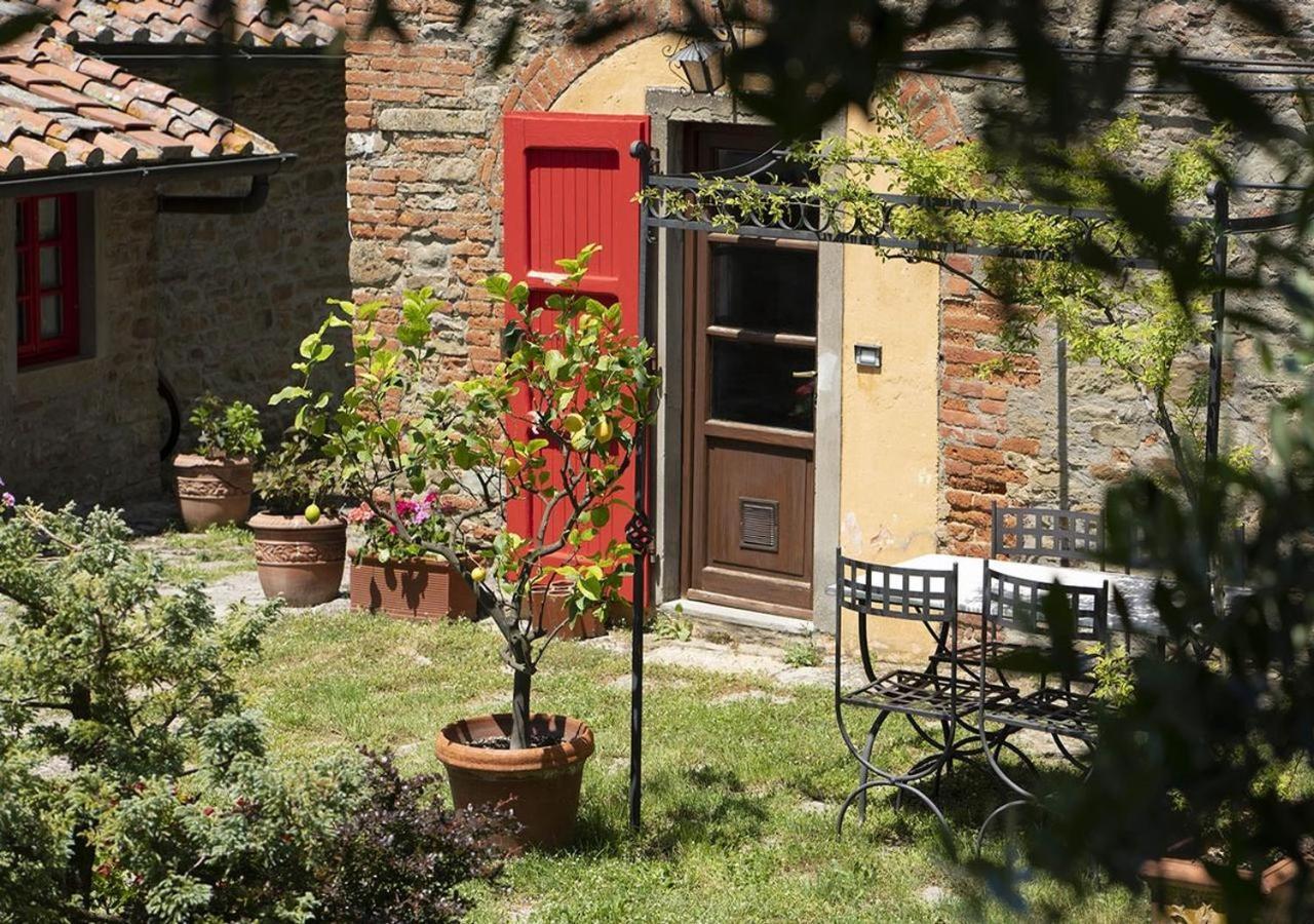 Borgo La Capraia Country house *