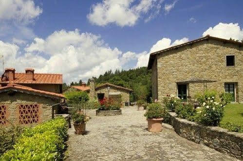 Borgo La Capraia Country house *